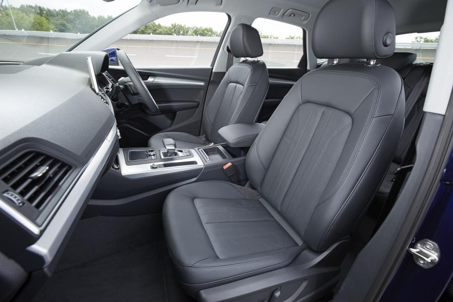 Интерьер Audi Q5 TFSI Quattro S-Line 2017 года  (JP) (фото 3 из 18)